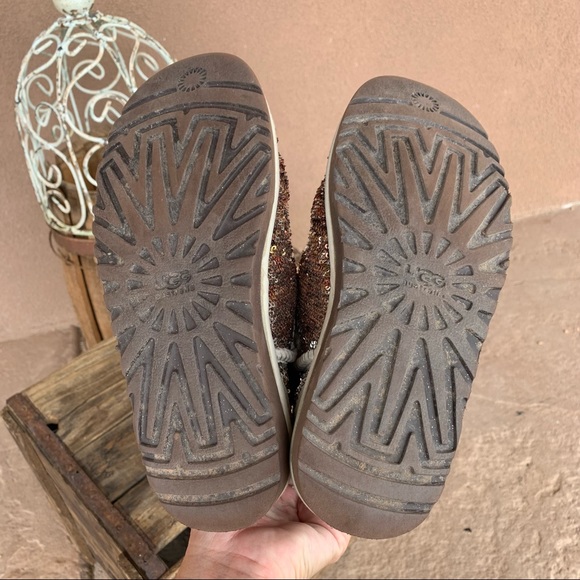 UGG Classic Short Sparkles Boot - Picture 8 of 11